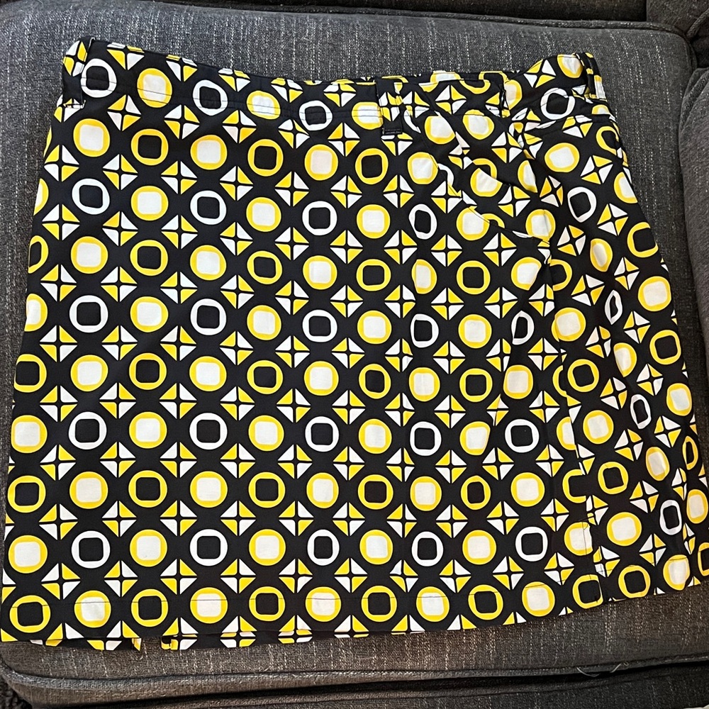 NiVO by Lanctot Geometric Black, Yellow & White Golf Skort. Size 14.